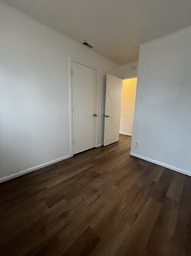 Photo - 111 St Thomas Ln