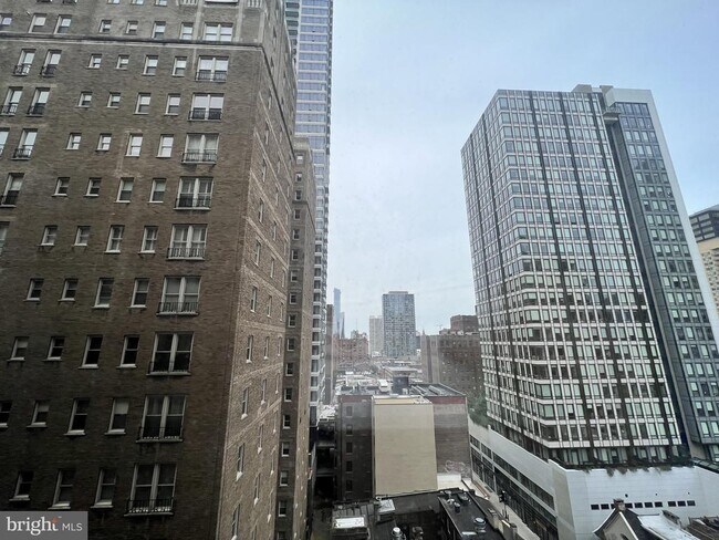 Photo - 135 S 19th St Unidad 1006