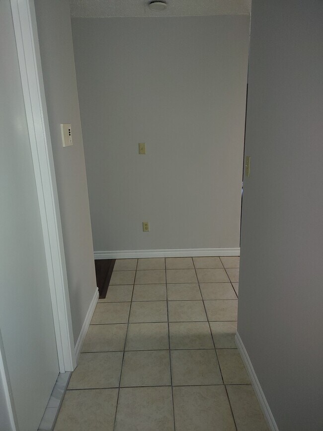 Photo - 723 Tecumseh Rd E Unit 201