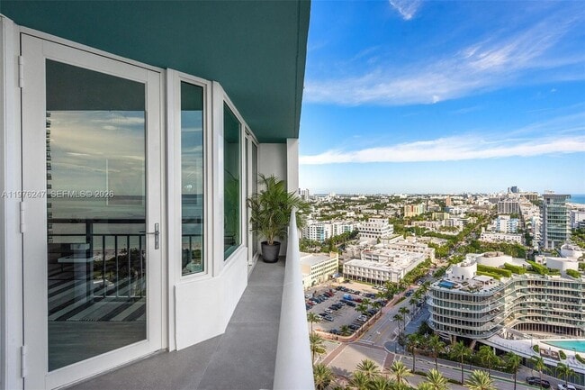 Photo - 400 South Pointe Dr Unidad 2308