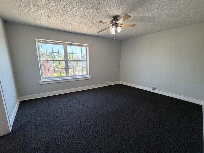 Photo - Spacious 1-Bedroom with Flexible Bonus Space Near Downtown Akron Unit 301