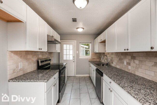 Photo - 501 Overhill Dr