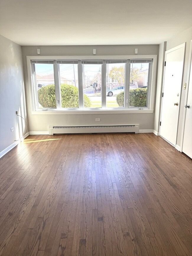 Building Photo - 4644 N Sayre Ave