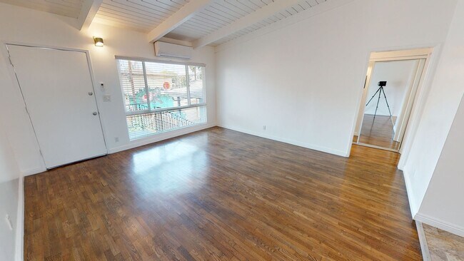 BEAUTIFUL Studio in Inglewood !!