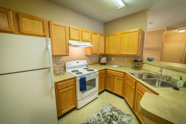 Building Photo - Polo Village