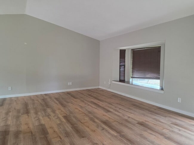 Photo - 460 N Maple St