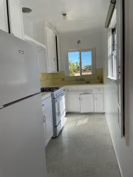 230 4th Ave