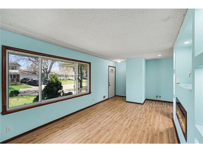 Photo - 7617 Lee Ave N