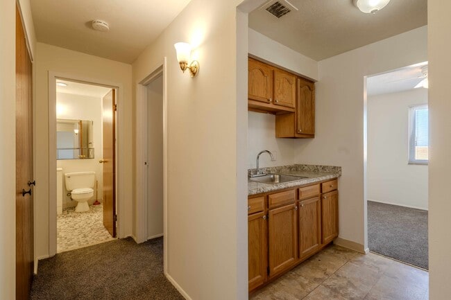 Park Tower 2BD 1BA - Hall