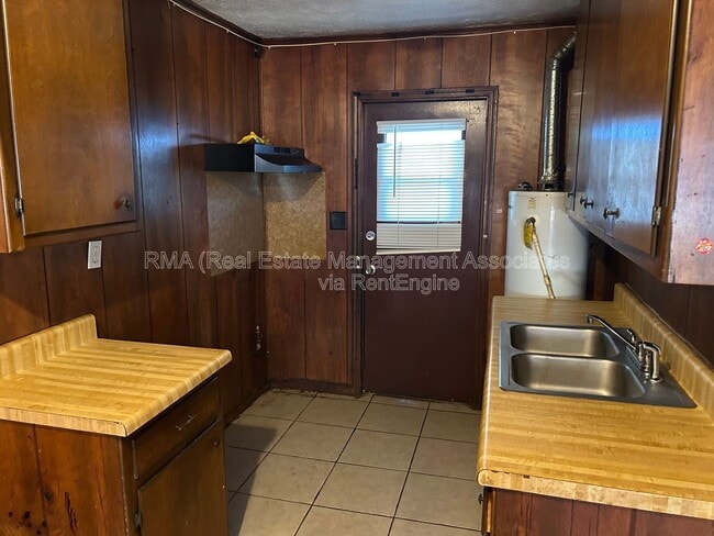 Photo - 210 E Chappell St