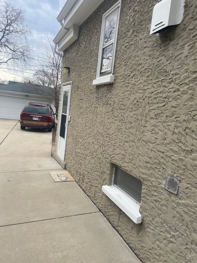Photo - 133 S 76th St Unit Apt 3