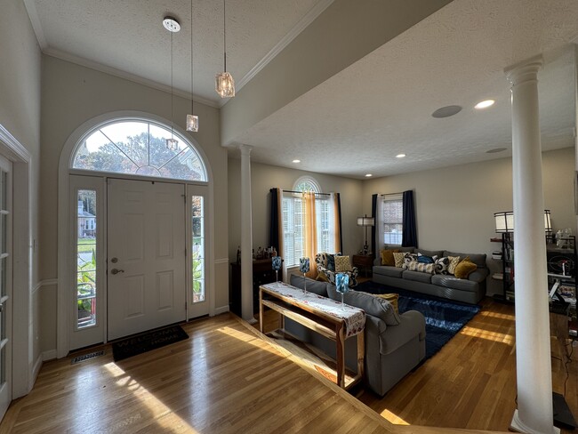 Photo - 329 Woodbrook Run