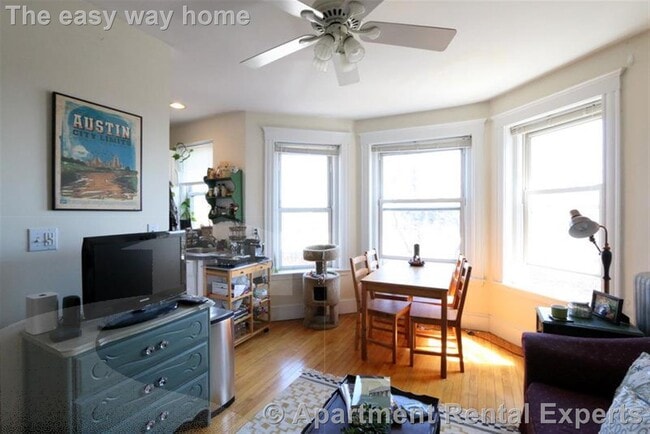 Building Photo - 331 Harvard St Unit #15