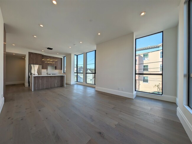 Building Photo - 2707 23rd St Unit 1 Rental