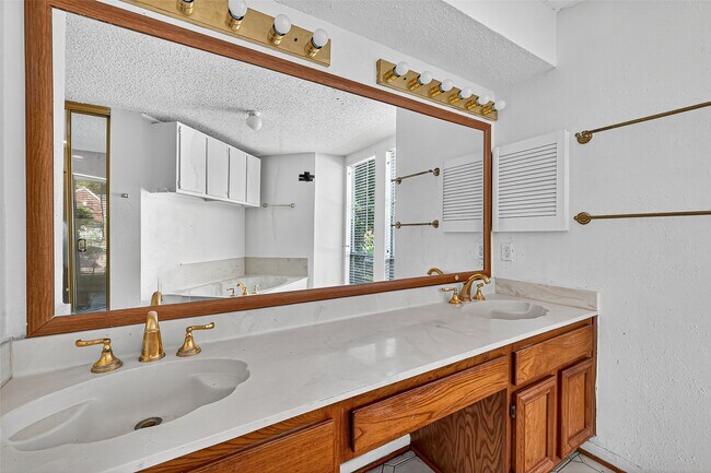 Photo - 1535 Beaconshire Rd