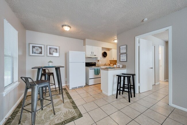 Building Photo - CHARMING 1 BEDROOM IN HARLANDALE Unit 101