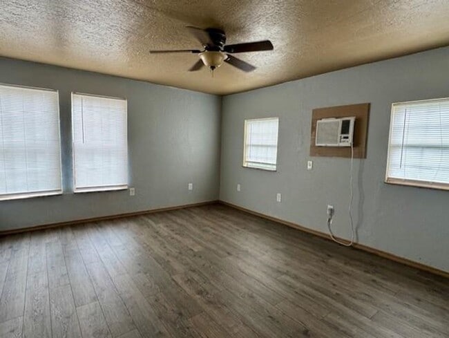 Photo - 408 NW 5th St