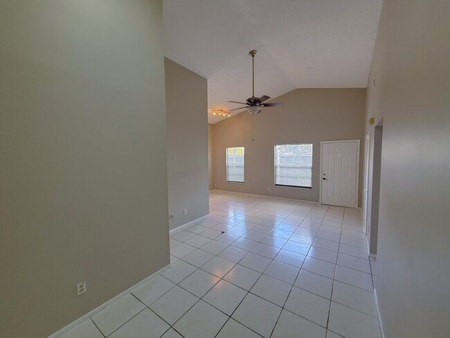 Photo - 2453 E Illiana St