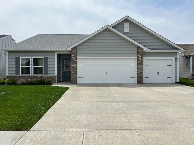Building Photo - Updated 3 Bedroom