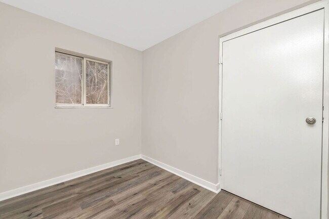 Photo - 5615 Happy Hollow Rd Unit 4