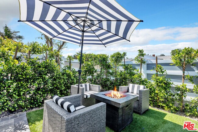 Photo - 7076 Park Manor Ave