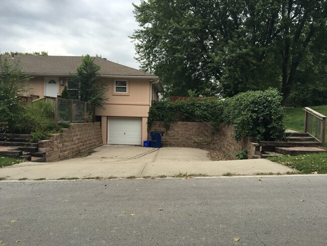 Photo - 101 SE Summit Ave Unit B