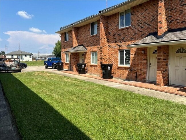 Building Photo - 3213 Golden Dr Rental