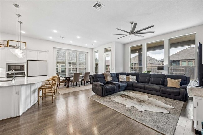 Photo - 320 Teakmill Trail