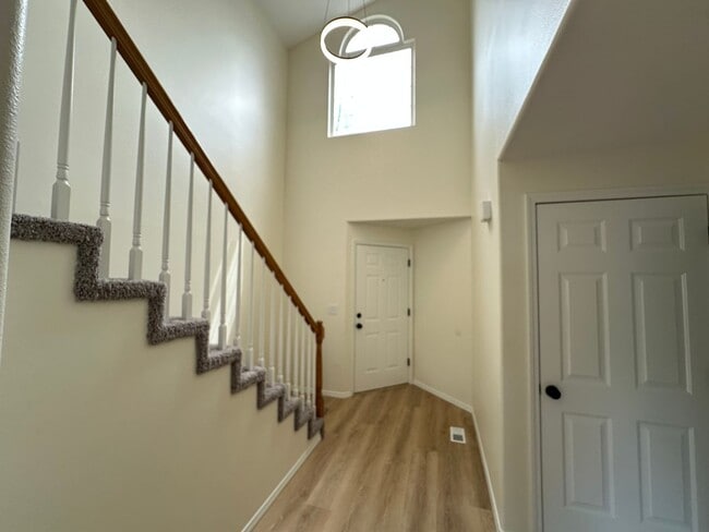 Photo - Shopper's Delight- Central Vancouver 2/ 2.5 Townhouse