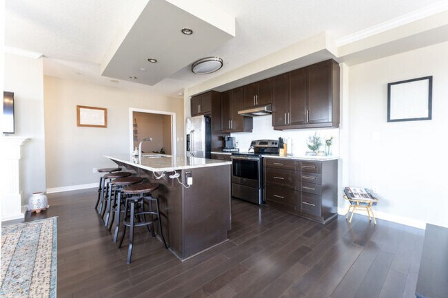 Photo - Downtown Executive Condo Living! 2+DEN * Gym * Lounge* Parking * AVAIL Sept 1! Unit 1