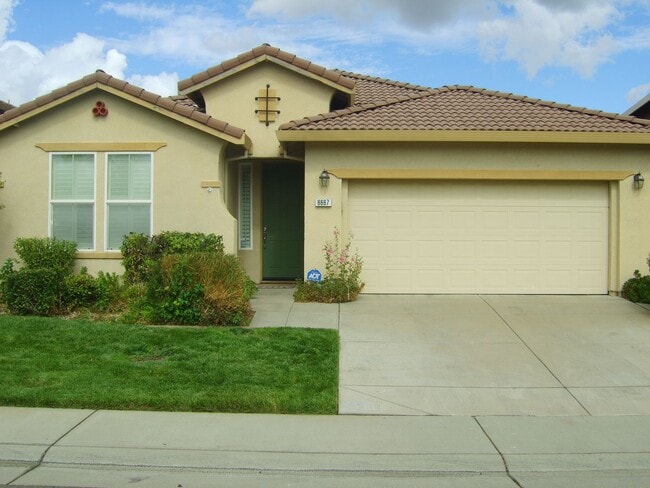 Building Photo - Lovely home, gardener, some utilities included