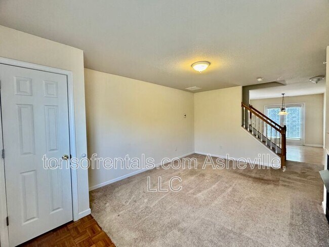 Photo - 85 Farington Cir