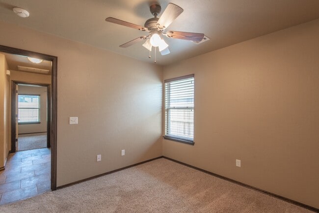 Photo - 701 Lindsey Ln