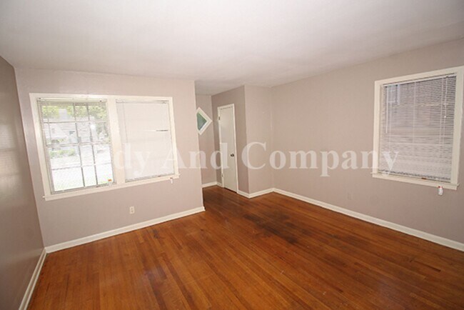 Photo - 848 Biggs St