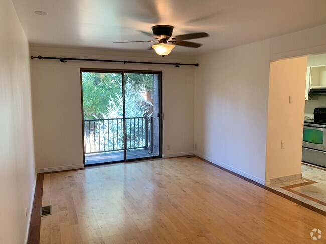 Building Photo - Two-Bedroom Apartment in the Avenues! Unit 5