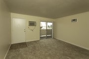 2BR, 1BA - 995 SF