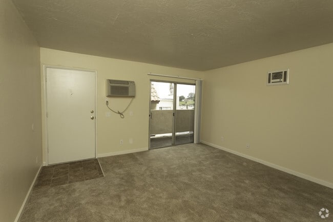 2BR, 1BA - 995 SF
