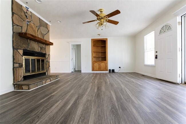 Photo - 818 Springlake Rd