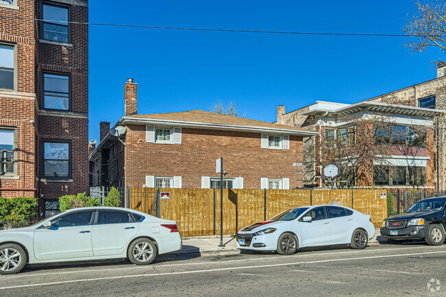 Building Photo - 1634 W Morse Ave Rental