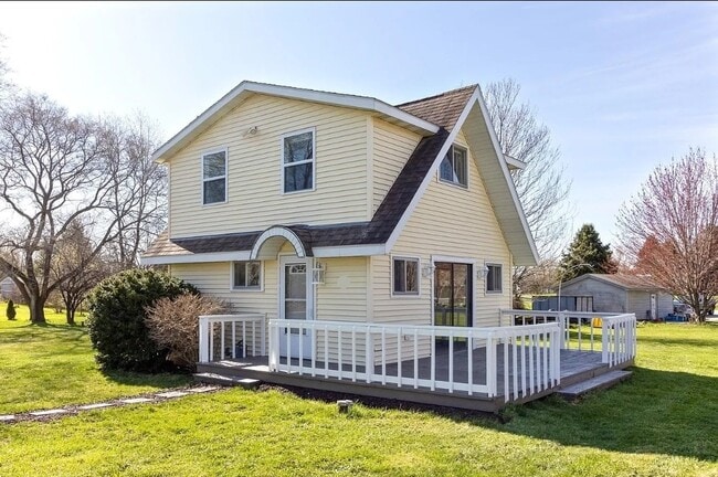 Building Photo - W6041 Bubbling Springs Dr Rental