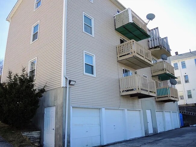 Building Photo - 172 Perry Ave Unit 3 Rental