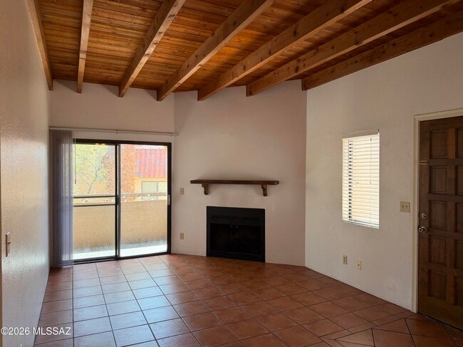 5750 N Camino Esplendora Unit 204