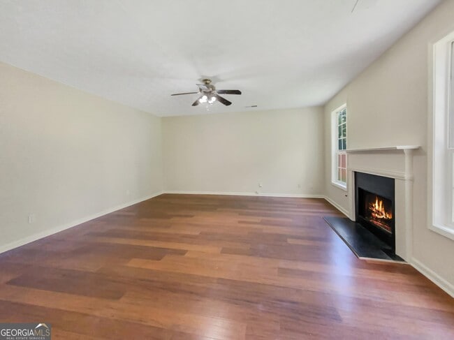 Photo - 260 Winthrop Ln