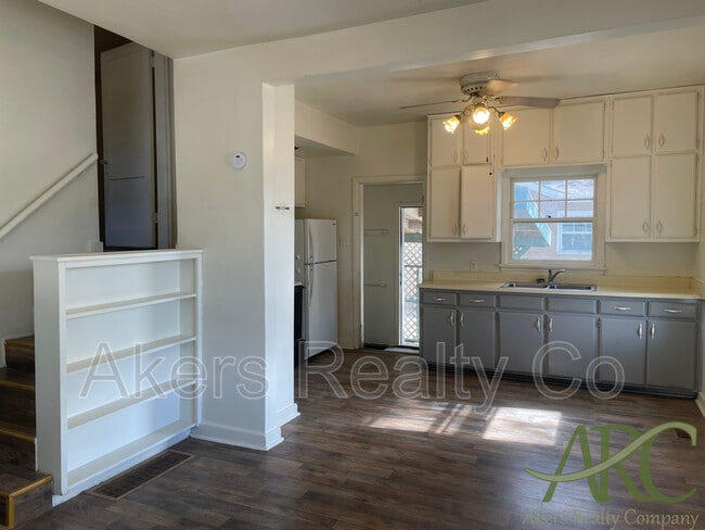 Photo - 2318 St Clair Ave.