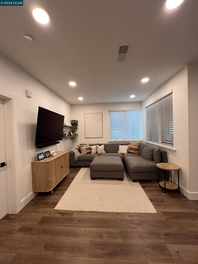 Building Photo - 10300 San Pablo Ave Unit 202