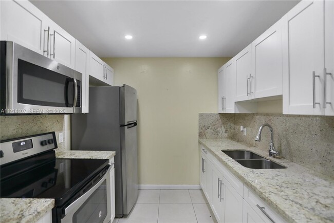 Building Photo - 13250 SW 4th Ct Unit 316G