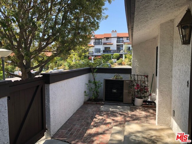 Photo - 1588 Palisades Dr