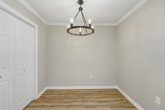 Photo - 913 Meadowlane St