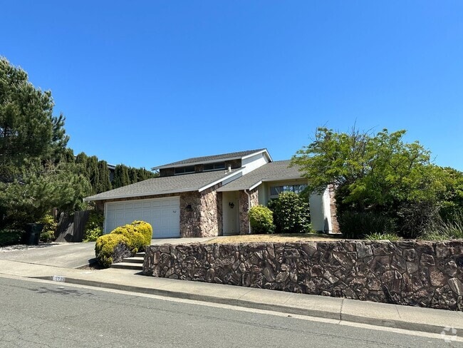 Building Photo - Benicia House in a Desired Location