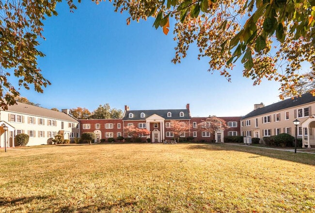 Building Photo - Larchmont Apartments
